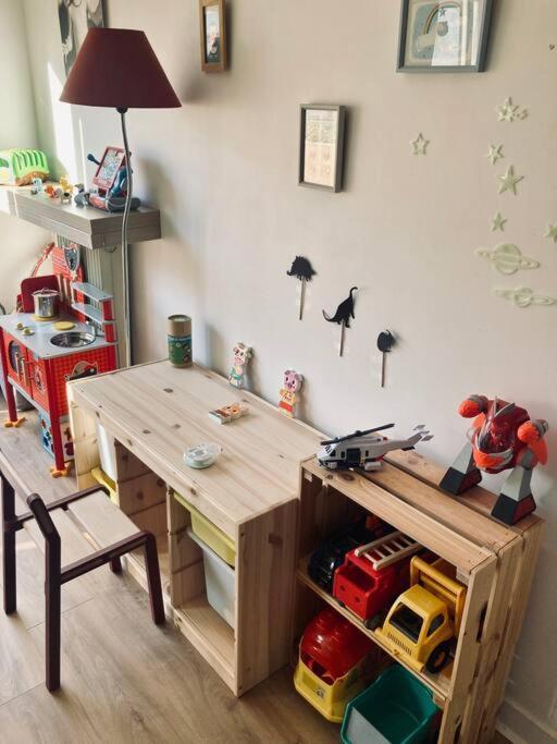 Paris : Appartement Familial Avec Parking Prive Clichy Luaran gambar