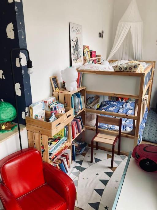 Paris : Appartement Familial Avec Parking Prive Clichy Luaran gambar