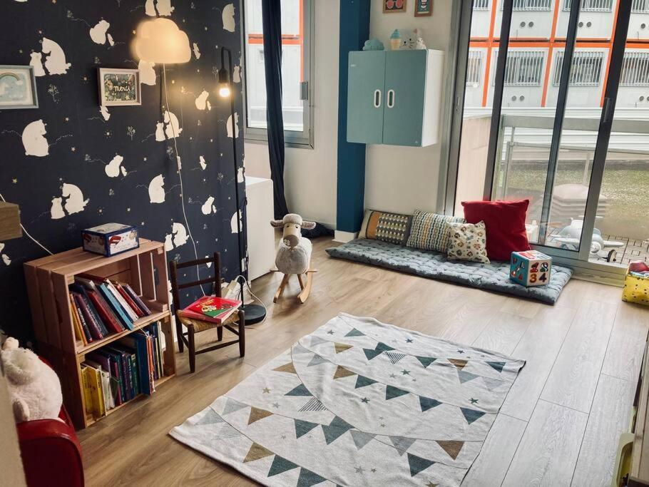 Paris : Appartement Familial Avec Parking Prive Clichy Luaran gambar